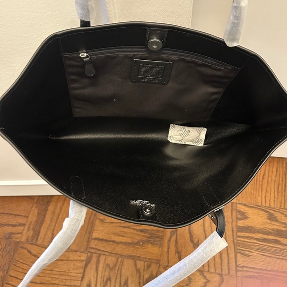 Coach X Peanuts-Snoopy City Tote in Signature Canvas - Picture 4 of 6